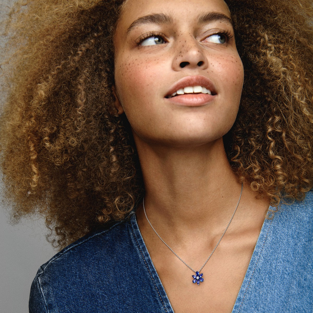 Pandora necklace silver with blue and white zirconia 392387C02