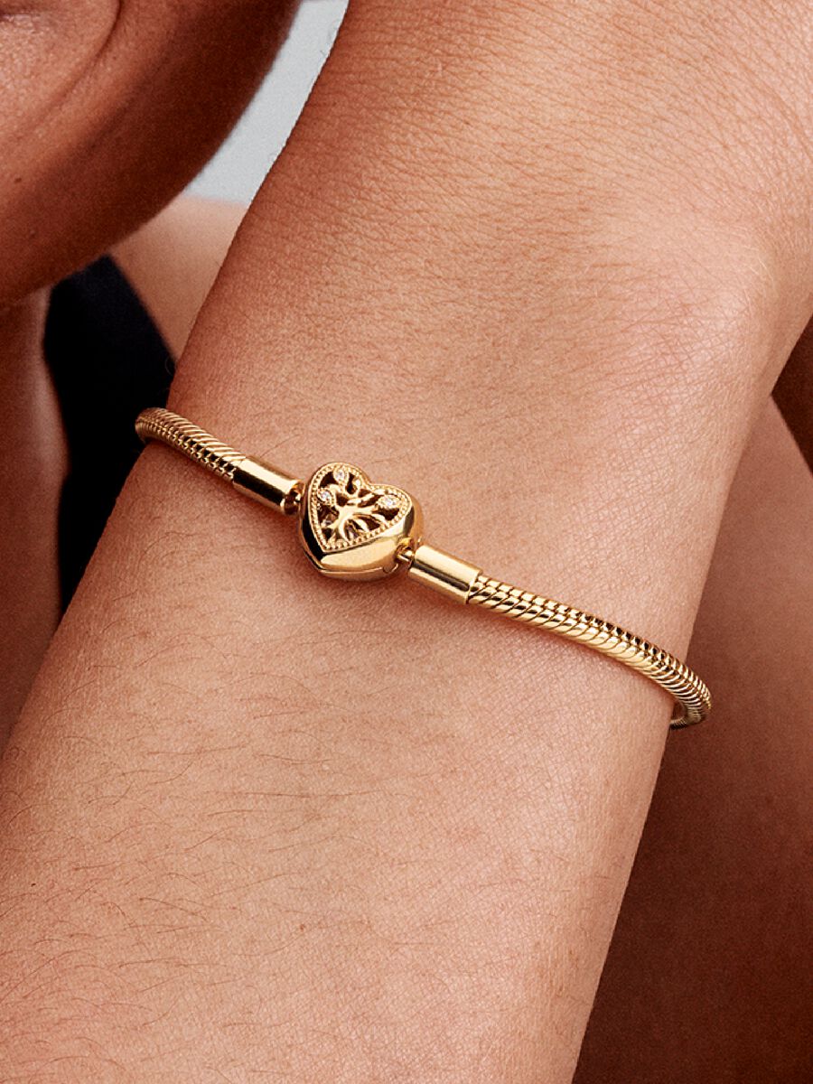 Saroch Moments family tree bracelet with heart clasp
