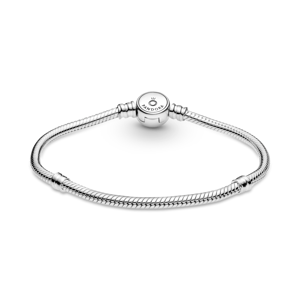 Saroch Moments snake chain bracelet with sparkling blue chain clasp.